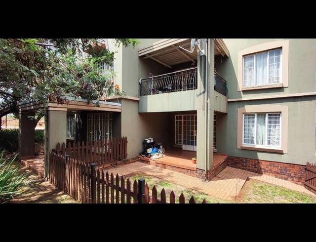 2 BEDROOM TOWNHOUSE FOR SALE IN CASTLEVIEW
